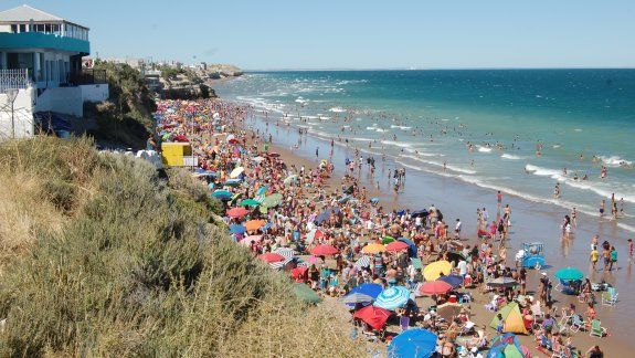 La playa de Las Grutas tuvo su primer gran fin de semana de la temporada gracias al buen clima y el festejo de Año Nuevo.
