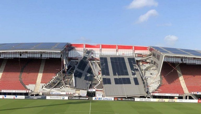 Pudo ser una tragedia: se derrumbó el techo de un lujoso estadio holandés