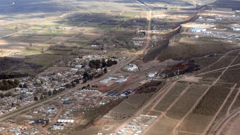 La ciudad fue bloqueada por el sector de Juan Ángel Godoy. El intendente dijo que se paralizarán las obras.