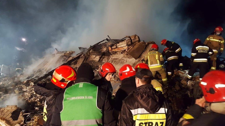 Un trágico incendio en un centro de esqupi de suiza deja un aproximado de 40 muertos. | LM Neuquen Un trágico incendio en un centro de esqupi de suiza deja un aproximado de 40 muertos.