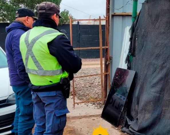 Cayó con un tele bajo el brazo