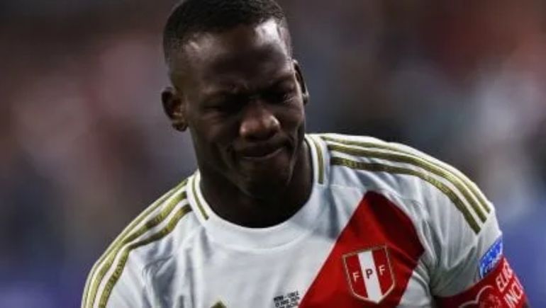 Luis Advincula salió lesionado en el debut de la Selección de Peru en Copa América