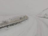 Al hielo en la calzada, se suma la escasa visibilidad en un tramo de la ruta 40 en Santa Cruz. 