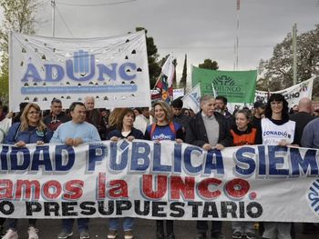 El paro será a nivel nacional y los docentes de UNCo adhieren. El paro será a nivel nacional y los docentes de UNCo adhieren.