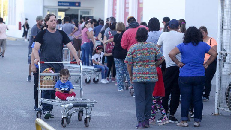Los supermercados explotaron, pero aún se mantienen con stock