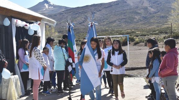 La escuela rural de mil historias reabrió con su edificio original