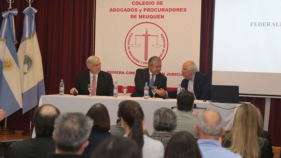 Rolando Figueroa destacó el rol de Neuquén en la jornada de Federalismo Energético