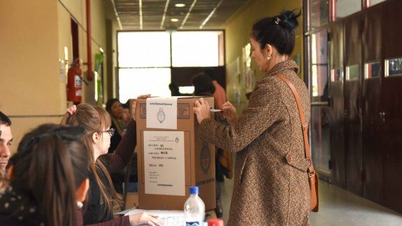 En la provincia de Neuquén hoy competirán 10 listas en las elecciones primarias. El Movimiento Popular Neuquino y Cambiemos son los únicos partidos o frentes que tienen internas. &nbsp;