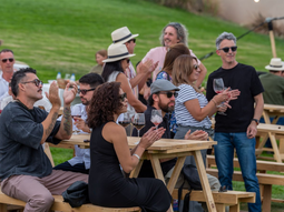 El sunset en Bodega Malma celebró la Vendimia Neuquina El sunset en Bodega Malma celebró la Vendimia Neuquina