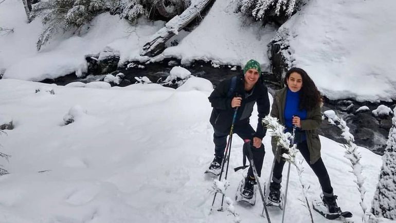 Caminar con raquetas de nieve por los bosques es una alternativa al esquí tradicional. Caminar con raquetas de nieve por los bosques es una alternativa al esquí tradicional.