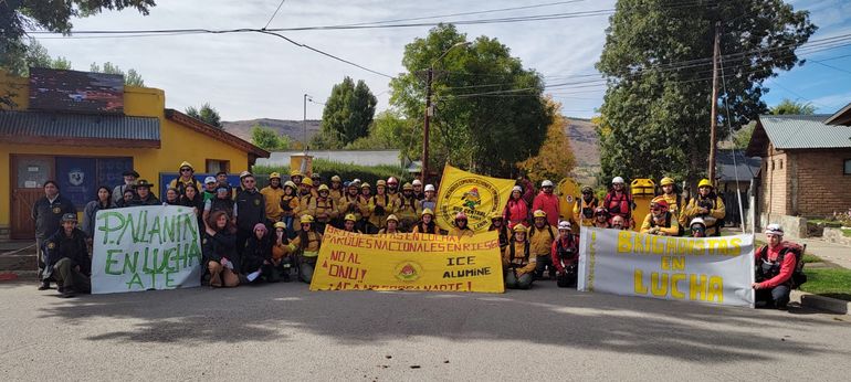 Una de las protestas que realizaron los trabajadores del Parque Nacional Lanín. Una de las protestas que realizaron los trabajadores del Parque Nacional Lanín.