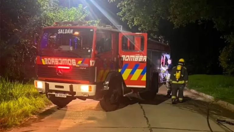 El incendio destruyó gran parte de la vivienda ubicada en la localidad cordobesa de Saldán y dejó dos víctimas fatales. El incendio destruyó gran parte de la vivienda ubicada en la localidad cordobesa de Saldán y dejó dos víctimas fatales.
