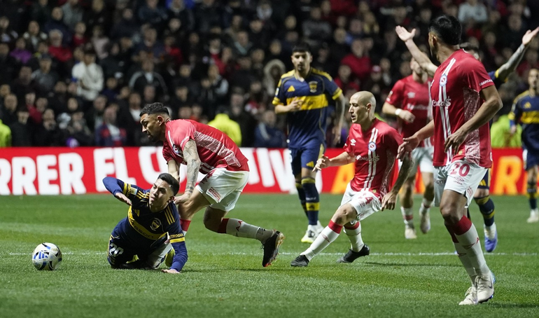 La fuerte pelea entre dos jugadores de Boca que no se vio en la TV