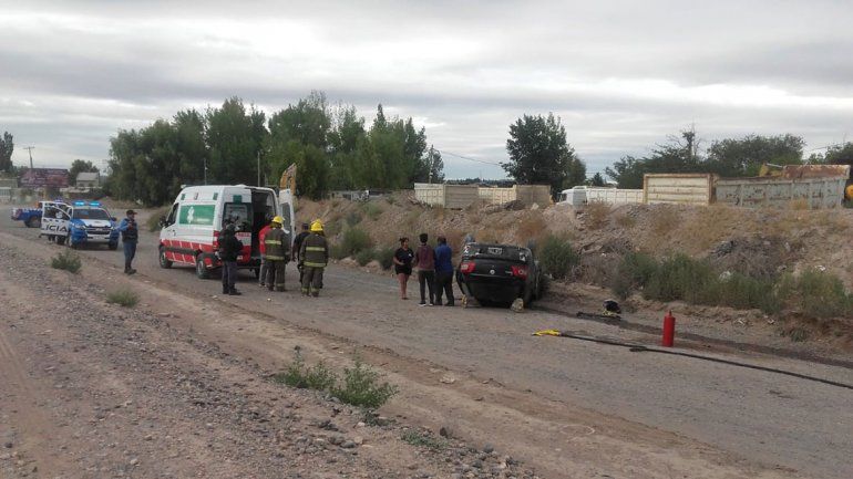 Una mujer resultó herida tras un vuelco en el Oeste