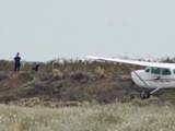 Dos aeronaves pronta a aterrizar en el Aeroclub de General Roca, debieron realizar maniobras de rescate.