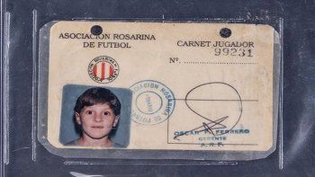 subastan una reliquia de los inicios de messi en el futbol subastan una reliquia de los inicios de messi en el futbol