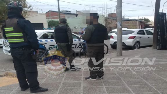 Cayeron gendarmes truchos por las zapatillas