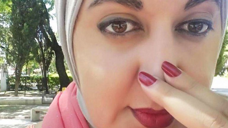 La joven dijo que en dos entidades de Villa María le pidieron que se fuera por el hiyab