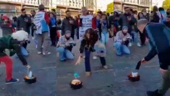 anticuarentena quemaron barbijos en el obelisco anticuarentena quemaron barbijos en el obelisco