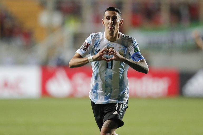 ¡Argentina corazón! Dejó casi sin Mundial a Chile y estiró su invicto