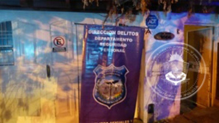Allanaron un prostíbulo de la calle Roca y detuvieron a cuatro personas