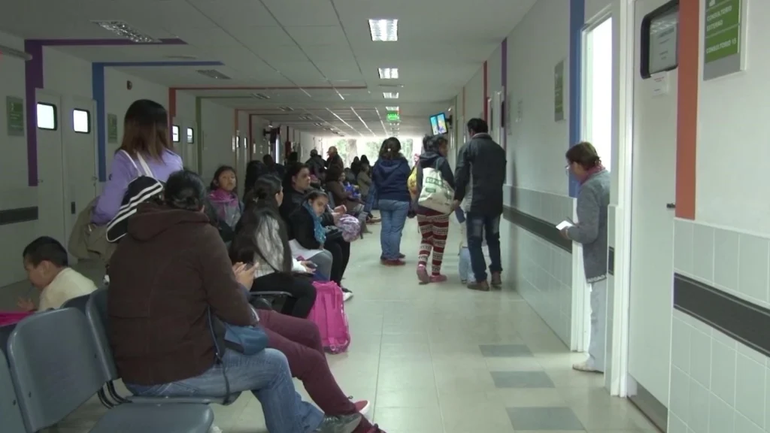 Durante 2024, 4 provincias argentinas comenzaron a implementar el cobro en la atención médica a extranjeros no residentes y en marzo de 2025 se unió a esta medida la Ciudad de Buenos Aires.