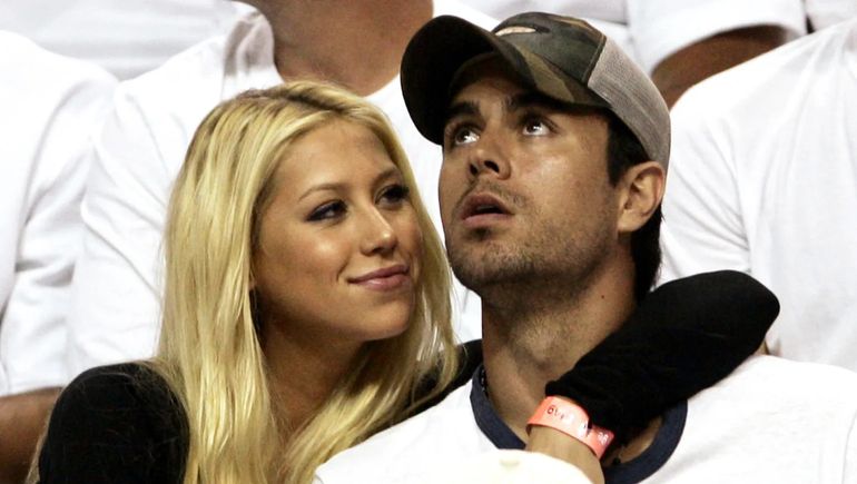 Enrique Iglesias, taurino nacido el 8 de mayo de 1975, con su mujer Anna Kournikova. Enrique Iglesias, taurino nacido el 8 de mayo de 1975, con su mujer Anna Kournikova.
