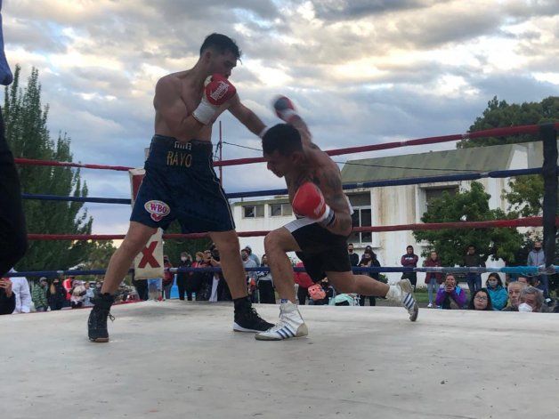 Una de las tantas manos que metió El Rayo Godoy.