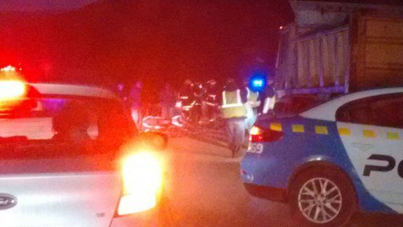 Un motociclista murió tras ser embestido en la Ruta 40