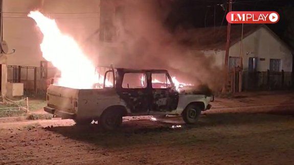 Le incendiaron la camioneta a un referente social