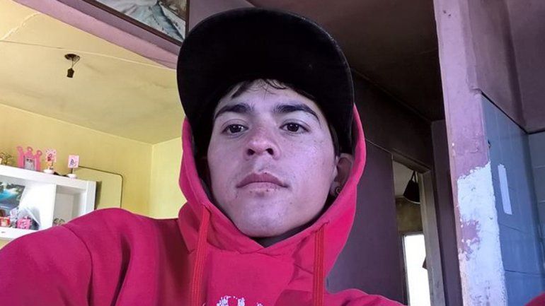 Jairo Vallejos está con prisión domiciliaria por un homicidio, pero la viola sistemáticamente.