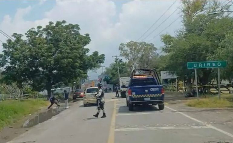 Realizaba una denuncia en vivo por redes sociales y le dispararon a quemarropa desde una moto en México. Realizaba una denuncia en vivo por redes sociales y le dispararon a quemarropa desde una moto en México.