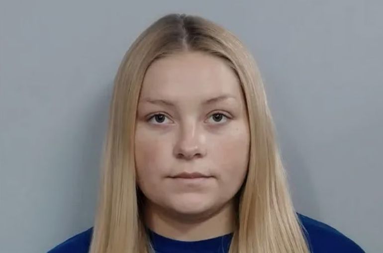 La estudiante se encuentra arrestada en el Centro de Detención del Condado de Fayette, en Estados Unidos. La estudiante se encuentra arrestada en el Centro de Detención del Condado de Fayette, en Estados Unidos.