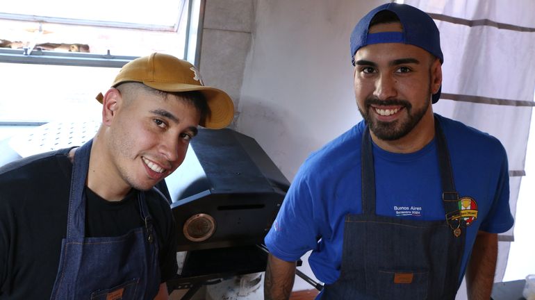 Emanuel y Matias, responsables de una de las pizzas mas ricas de Neuquén. Emanuel y Matias, responsables de una de las pizzas mas ricas de Neuquén.