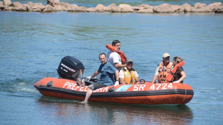 Personal de Prefectura y un médico procedieron a rescatar el cuerpo.