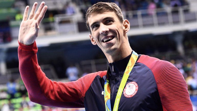 Los dos emblemáticos atletas se cruzaron por un día en el calendario de Río. Phelps dijo adiós y Bolt debutó.