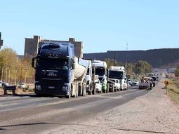 El tránsito en las rutas petroleras es incesante. El tránsito en las rutas petroleras es incesante.