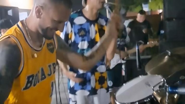 Ahora es cantante: el nuevo video viral de Darío Benedetto