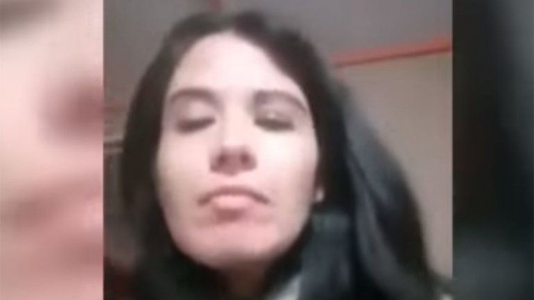 Se filmó pegándole a su hija de 2 años para enojar a su ex