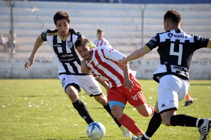 Cipolletti tenía que cruzar el puente para jugar en La Chacra