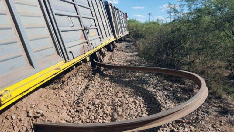 La ola de calor dobló los rieles y descarriló un tren