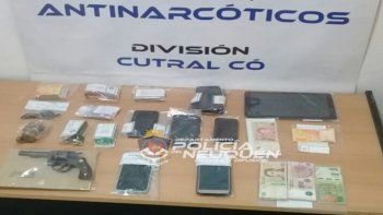 El comerciante de Cutral Co fue investigado por la División Antinarcóticos de la Policía provincial. El comerciante de Cutral Co fue investigado por la División Antinarcóticos de la Policía provincial.
