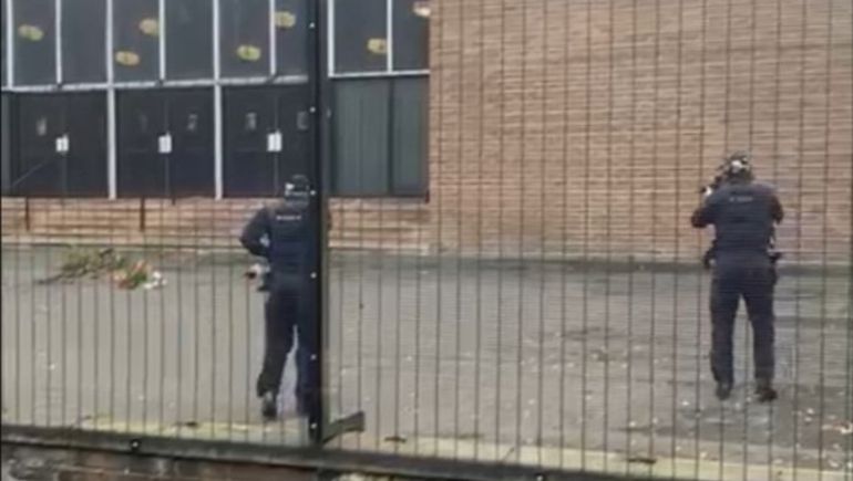 Ataque a una sinagoga en Manchester: atropelló y apuñaló a cuatro personas y fue abatido por la Policía