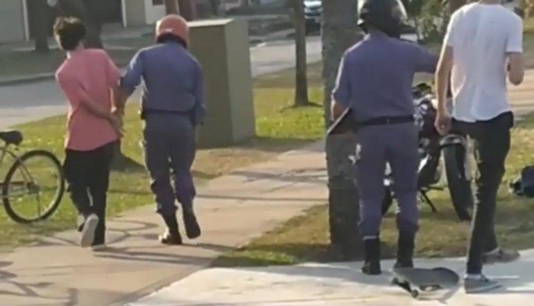 Le criticó a un policía no usar barbijo y terminó preso