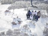 La nieve llegó temprano a Chapelco y genera expectativa entre los esquiadores. La temporada abrirá el 15 de junio.