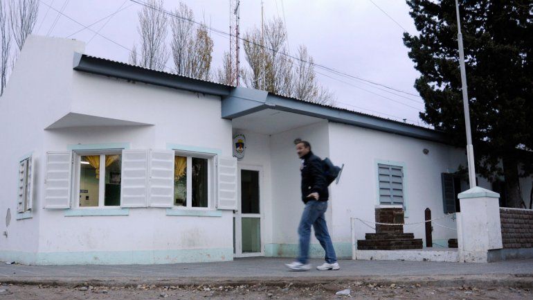 Le robaron a un adolescente, huyeron en una camioneta pero los atraparon