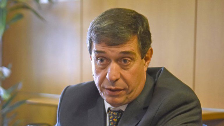 El ministro Bruno sigue como director de YPF por Neuquén