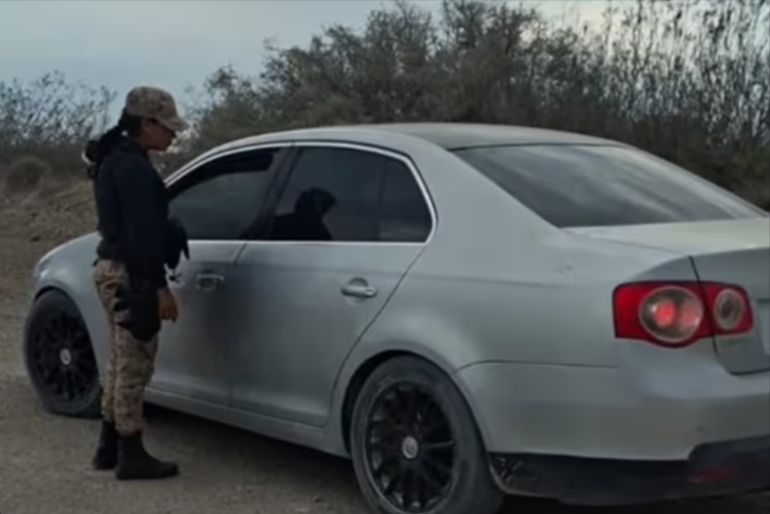 El VW Vento en el que llevaban encerrada a la galga: según la fiscalía, la usaron reiteradamente para correr, encerrar y atrapar ganado ajeno en campos de Chubut. El VW Vento en el que llevaban encerrada a la galga: según la fiscalía, la usaron reiteradamente para correr, encerrar y atrapar ganado ajeno en campos de Chubut. 