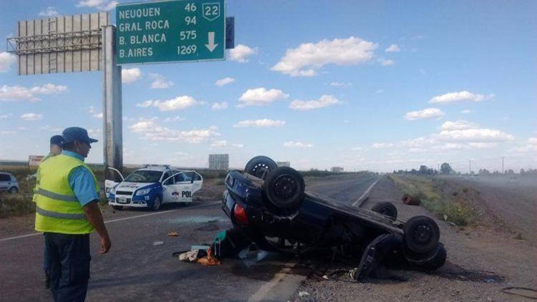 Dos mujeres están graves luego de volcar en Arroyito