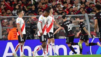 huracan corto la racha de victorias de river en el monumental huracan corto la racha de victorias de river en el monumental